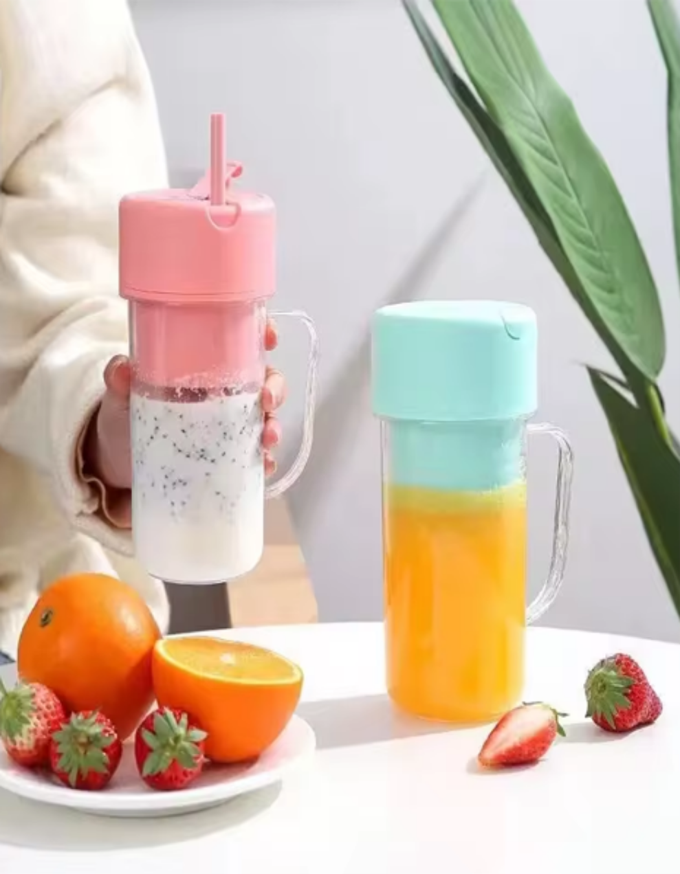 Bottle Blender Portable Juicer with Sipper Extractor Electric Mini Juicer Fruit Shake Blender Crushed Ice Lemon Juicer, Fruit Juicer.